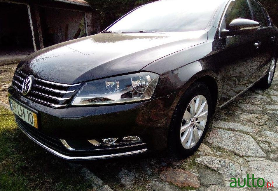 2011' Volkswagen Passat photo #2