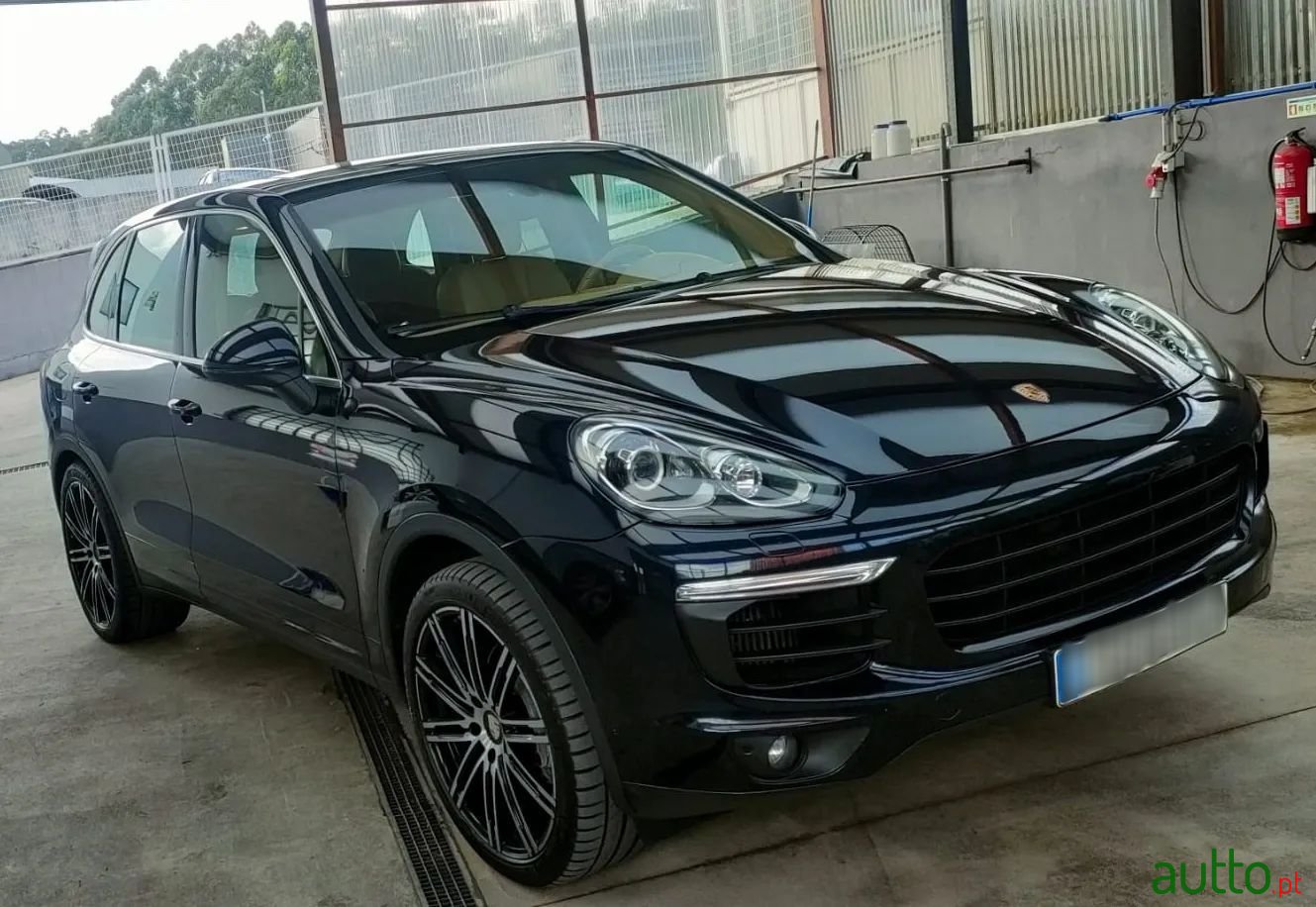 2015' Porsche Cayenne photo #1