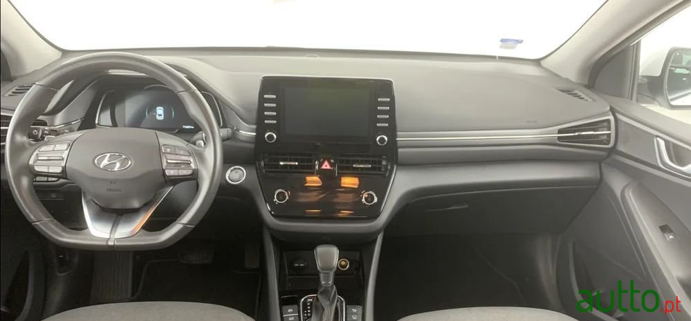 2020' Hyundai Ioniq 1.6 Gdi Hev photo #5