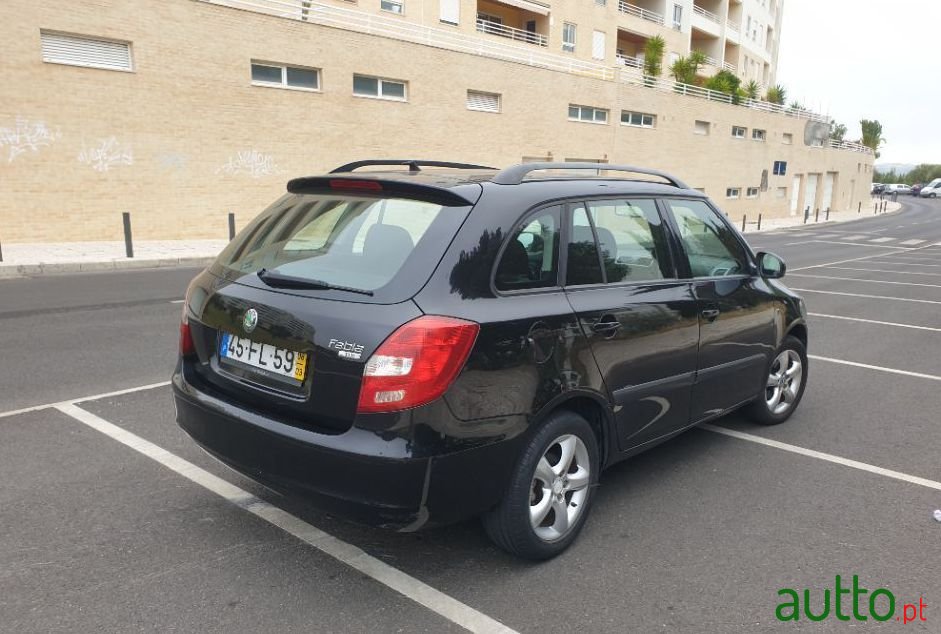 2008' Skoda Fabia Break photo #4