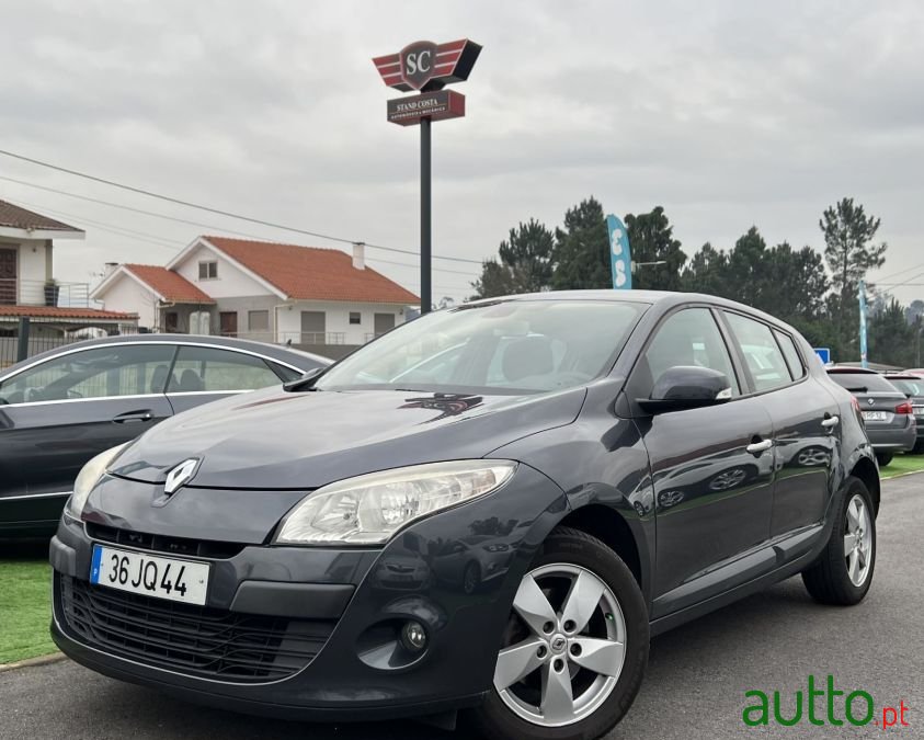 2010' Renault Megane photo #1