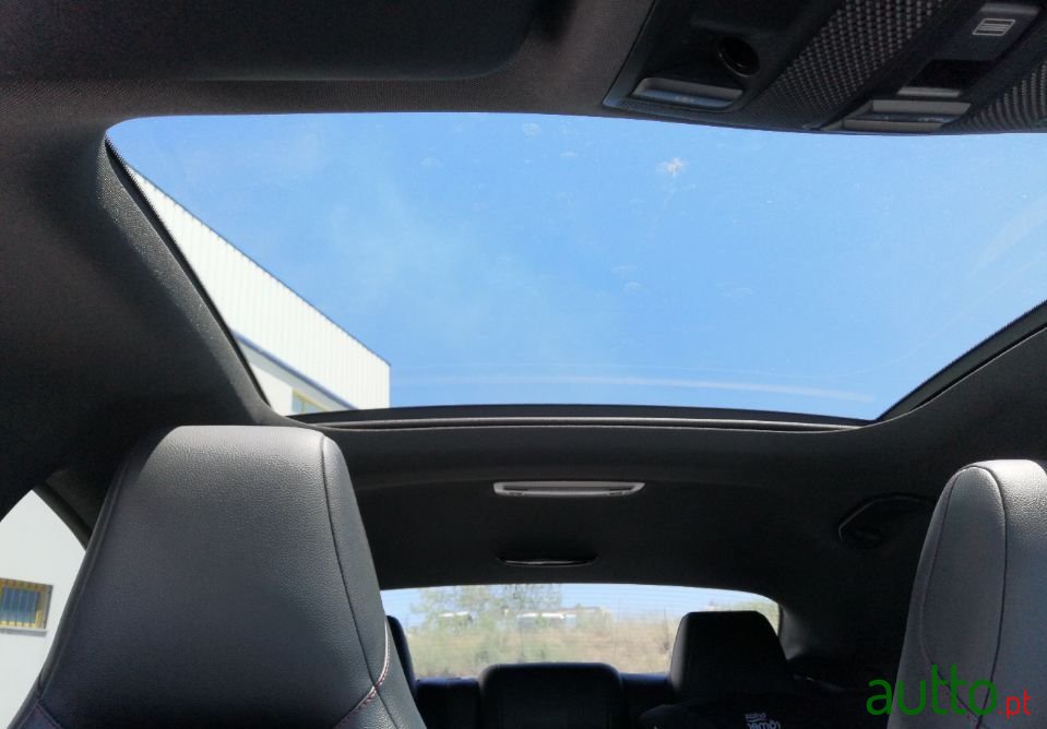 2015' Mercedes-Benz Cla-220 photo #6