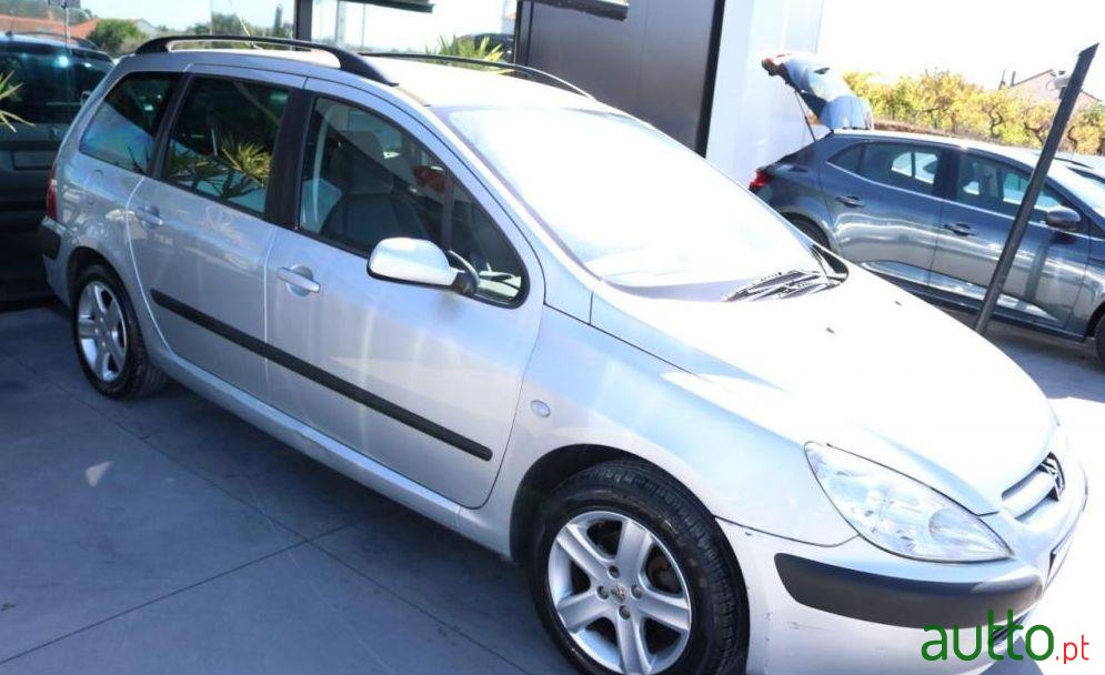 2004' Peugeot 307 Sw photo #2