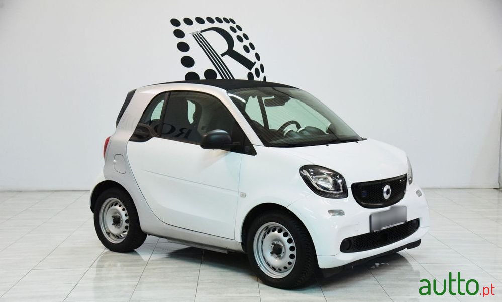 2019' Smart Fortwo photo #3