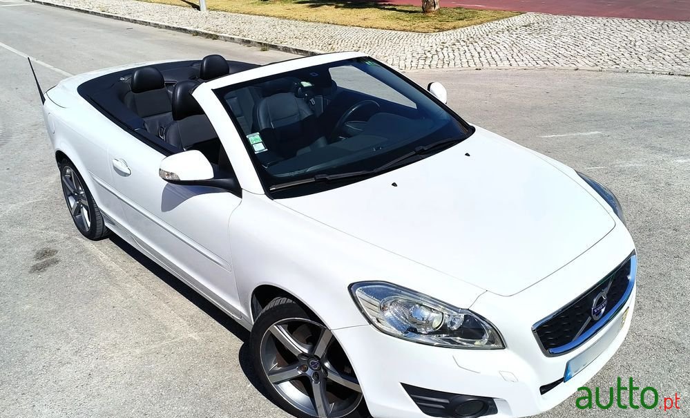 2011' Volvo C70 D3 Momentum photo #1