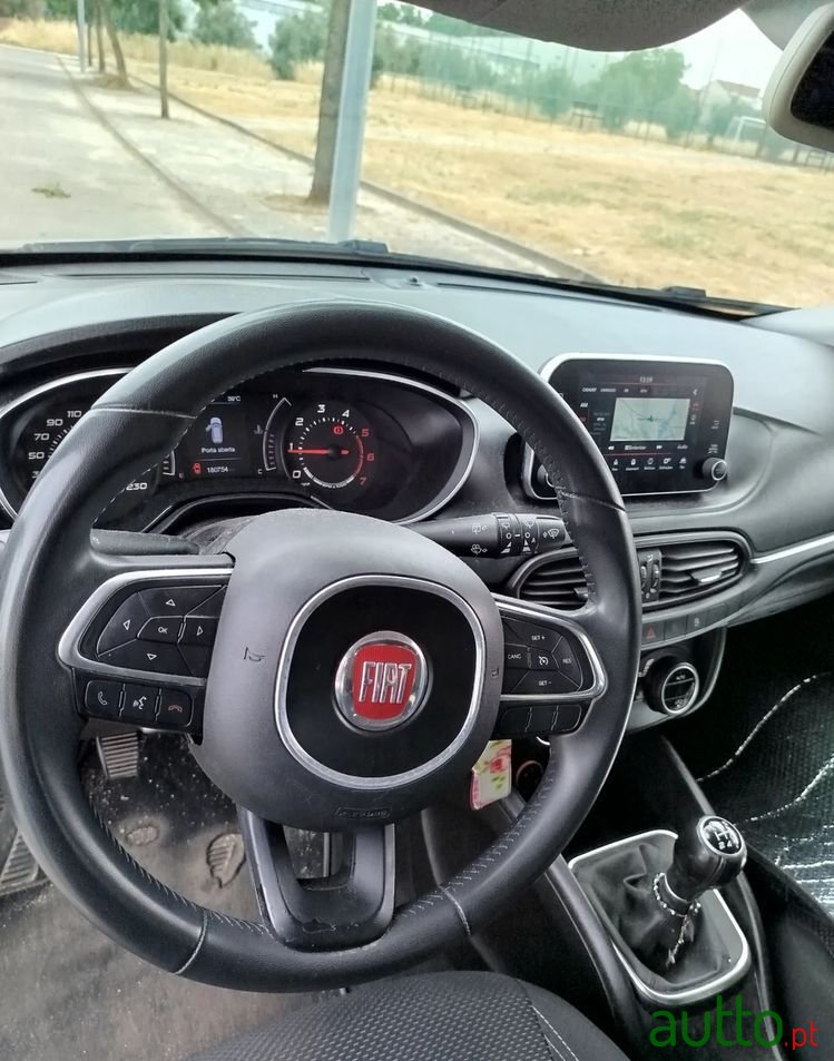 2016' Fiat Tipo Station Wagon photo #3