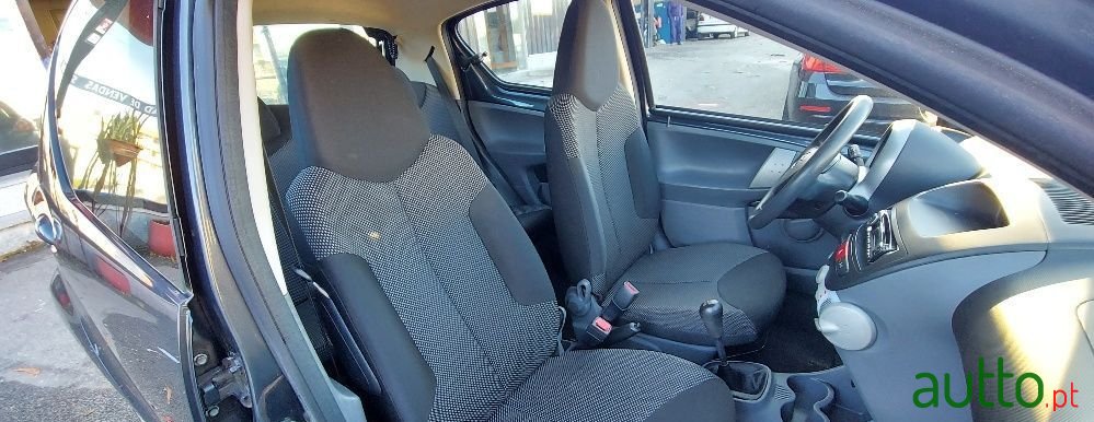 2011' Toyota Aygo photo #6