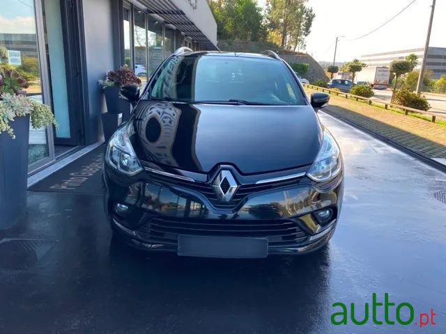 2018' Renault Clio Sport Tourer photo #2