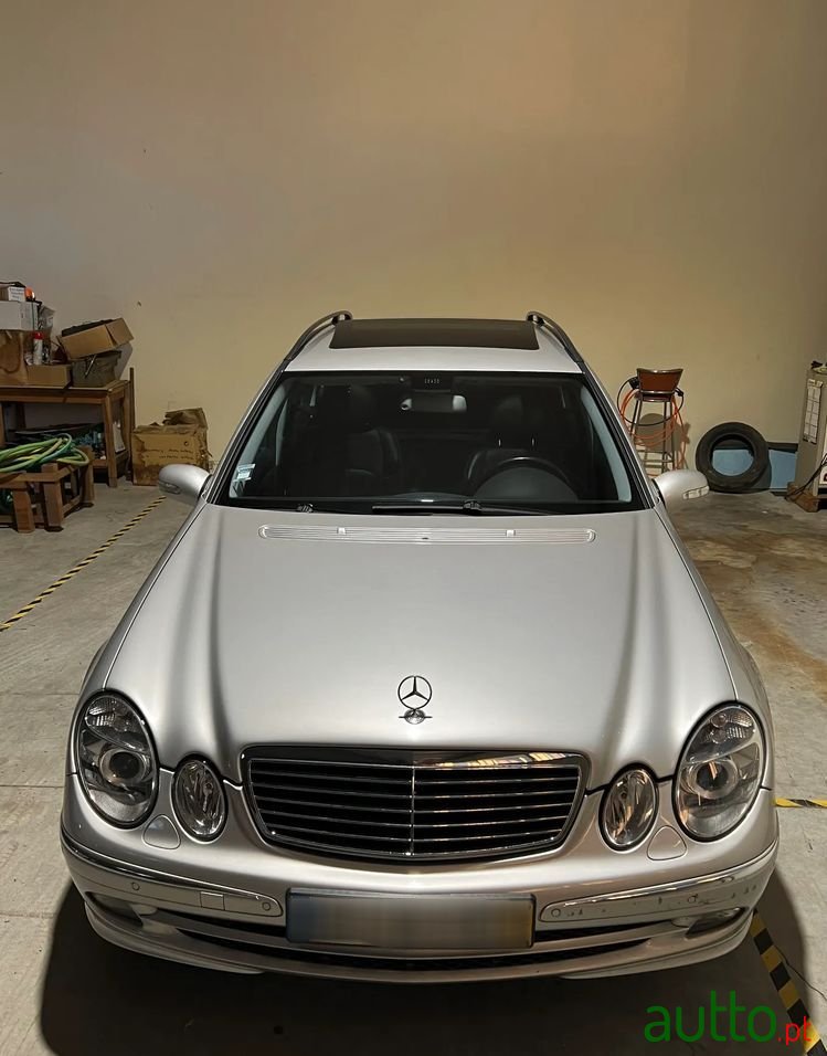 2004' Mercedes-Benz E 270 photo #6