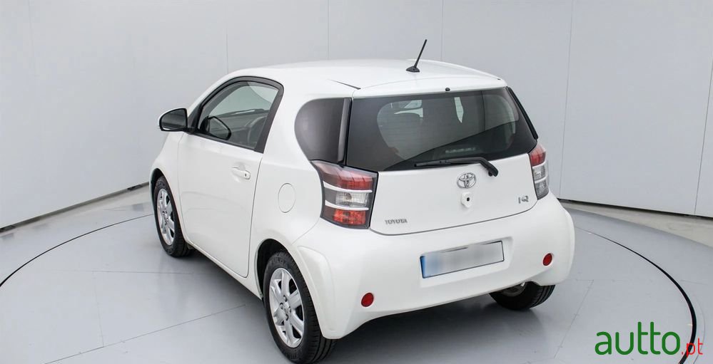 2010' Toyota iQ 1.0 Vvt-I 2 Ep photo #5