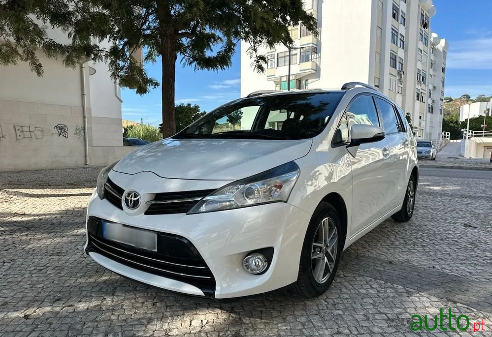 2016' Toyota Verso photo #1