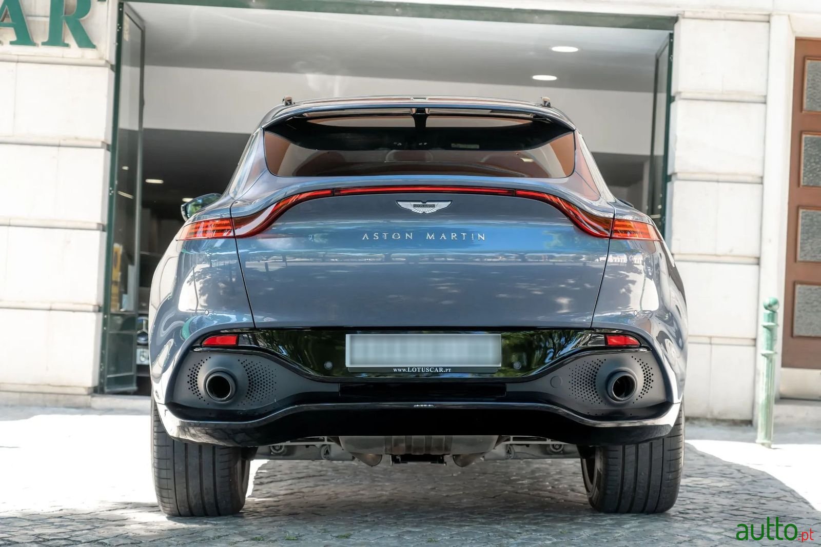 2022' Aston Martin DBX photo #4
