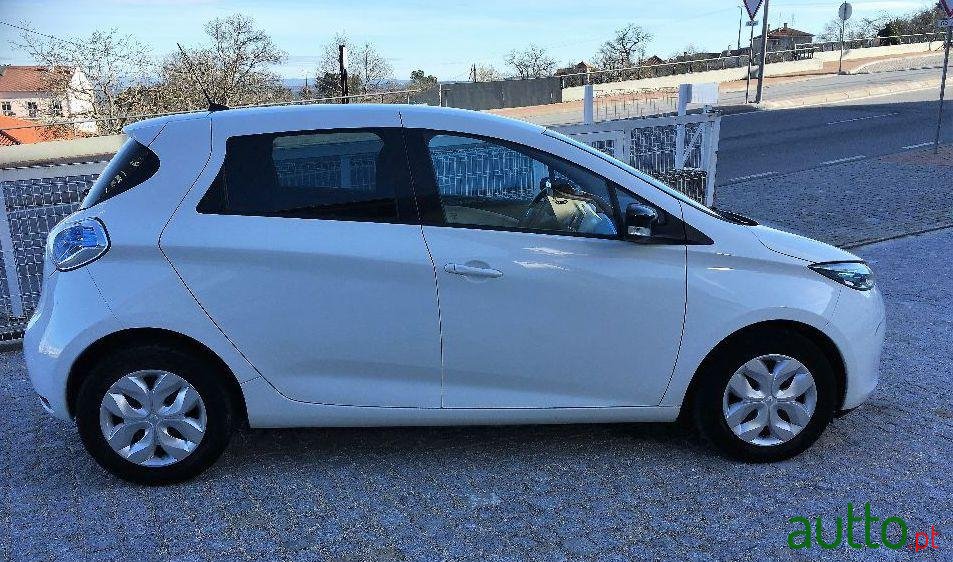 2015' Renault Zoe Life R240 photo #1