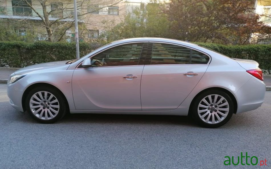 2010' Opel Insignia photo #1