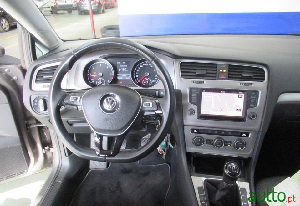 2017' Volkswagen Golf photo #3