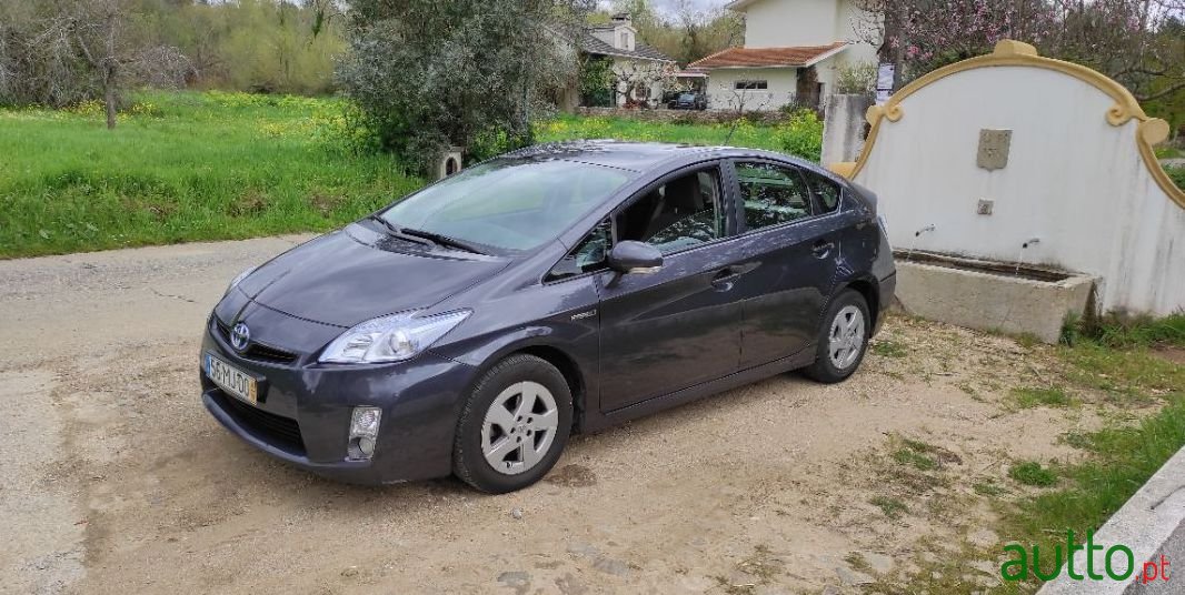 2011' Toyota Prius photo #3
