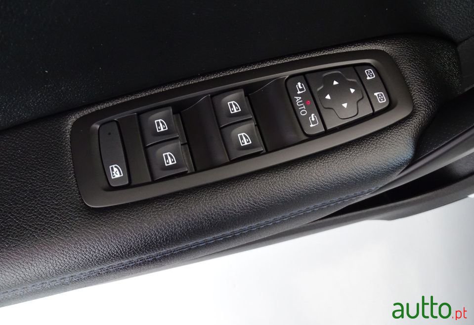 2017' Renault Megane Sport Tourer photo #3