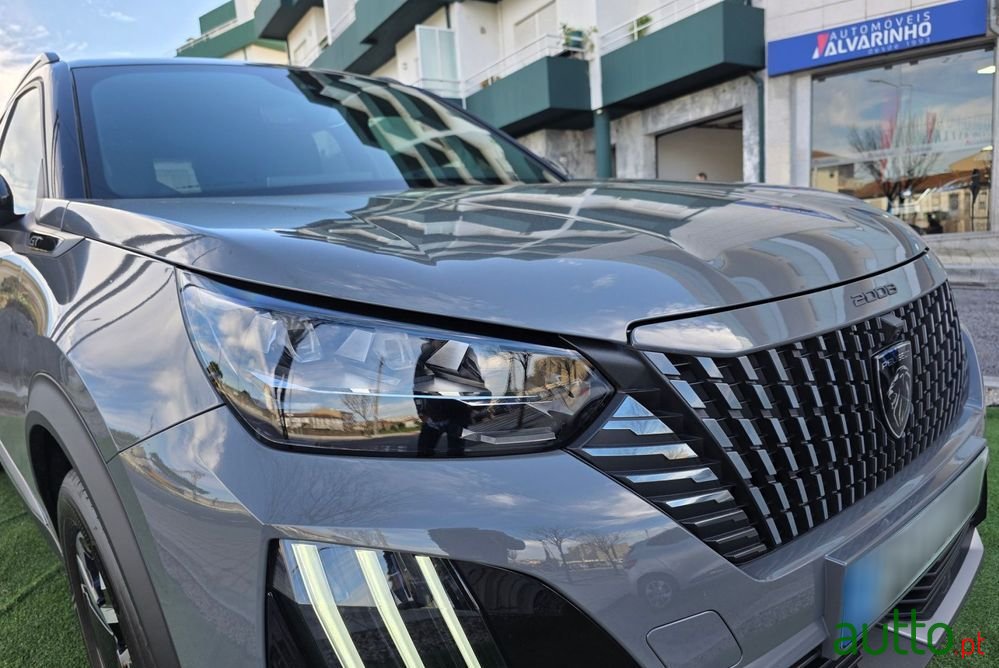 2023' Peugeot 2008 photo #6