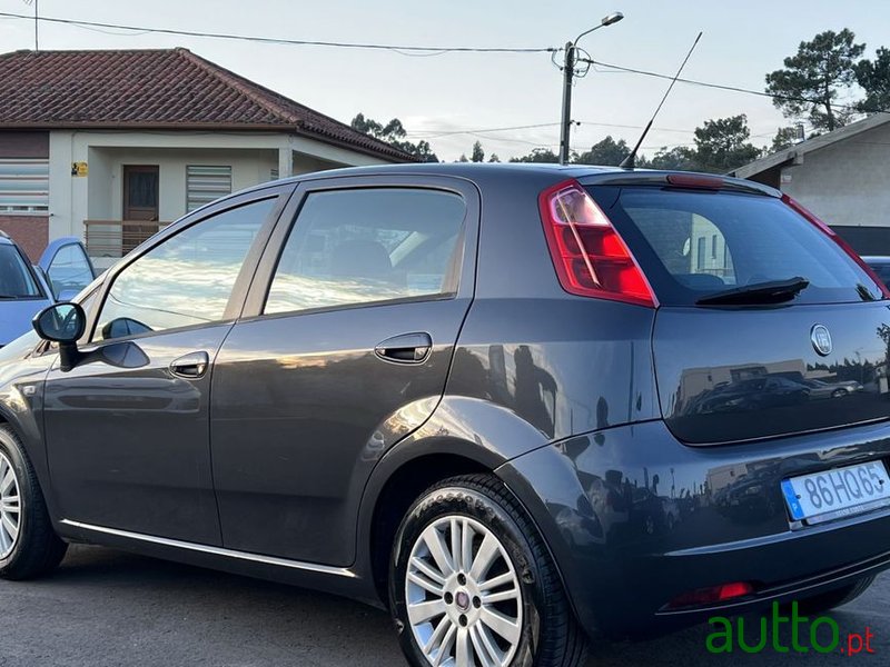 2009' Fiat Grande Punto photo #4