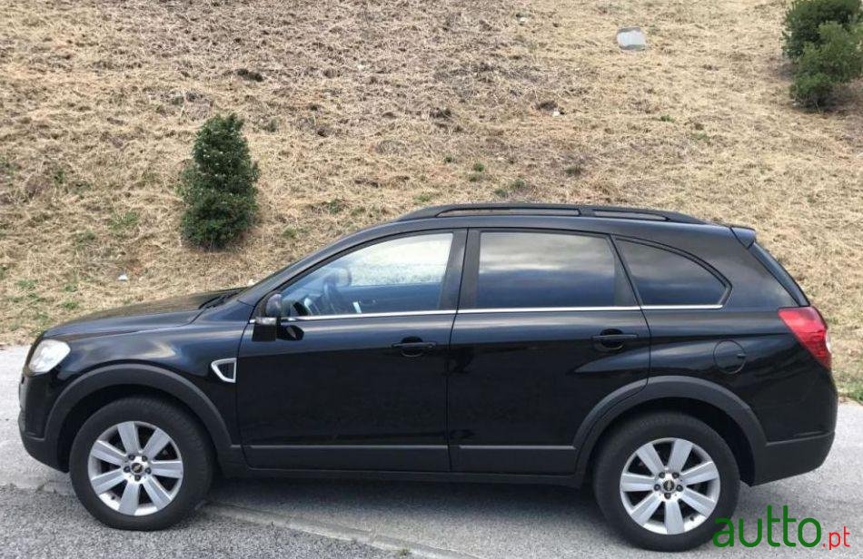 2008' Chevrolet Captiva 2.0 Vcdi Lt 7L photo #2