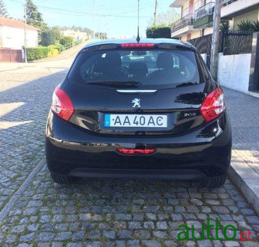 2012' Peugeot 208 photo #1