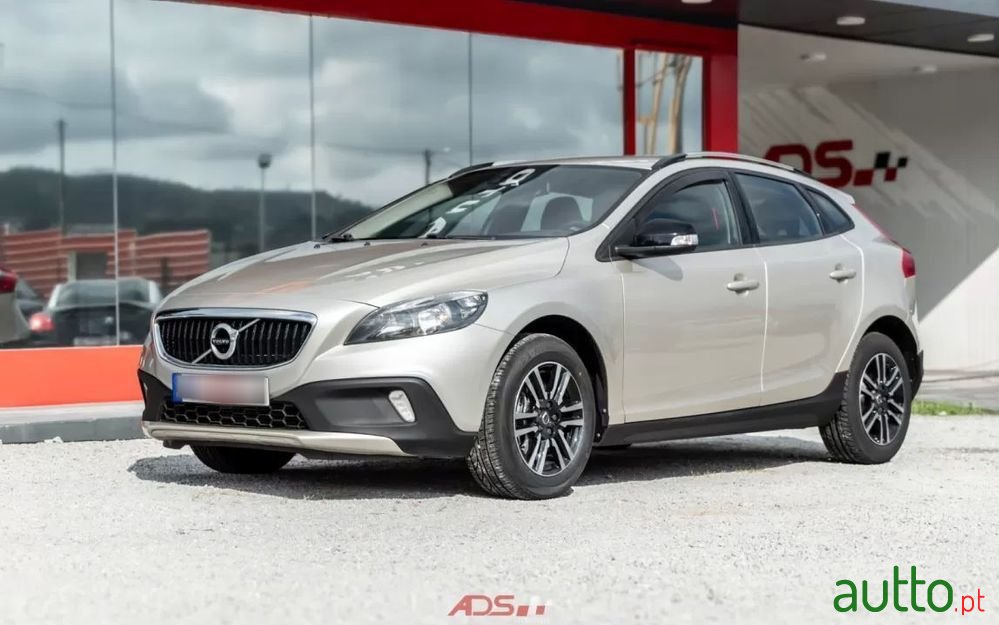 2017' Volvo V40 Cross Country 2.0 D2 photo #1