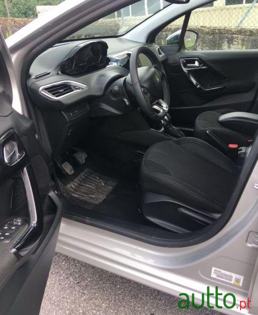 2018' Peugeot 208 1.2 Vvt photo #3