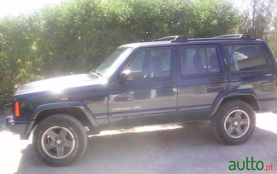 2000' Jeep Cherokee Xj Classic photo #3