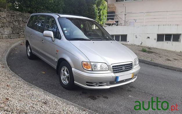 2002' Hyundai Trajet photo #1