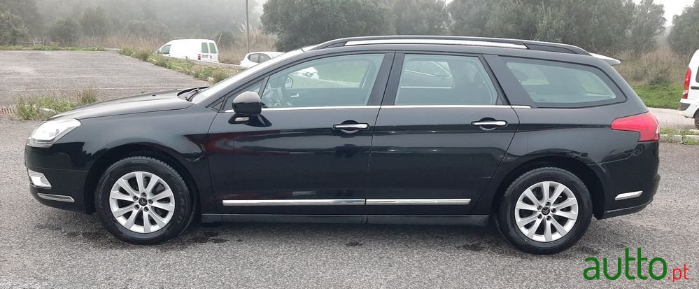 2012' Citroen C5 Tourer photo #4