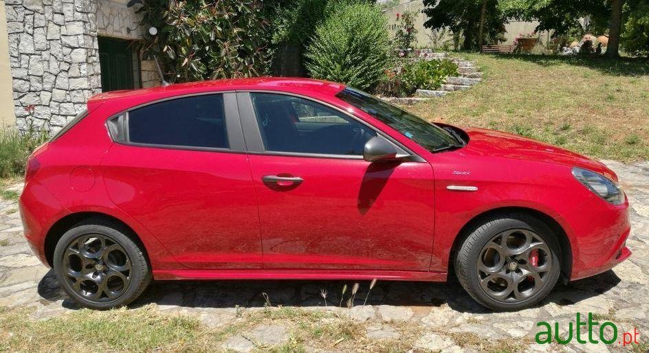 2016' Alfa Romeo Giulietta photo #4