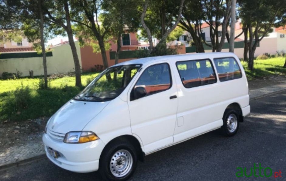 1998' Toyota Hiace photo #1