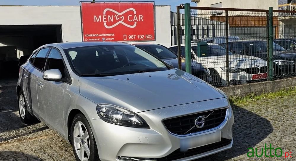 2014' Volvo V40 D2 Kinetic photo #1