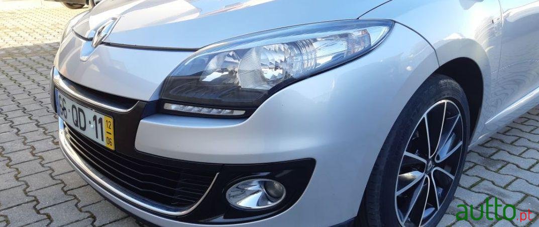 2012' Renault Megane Sport Tourer photo #3