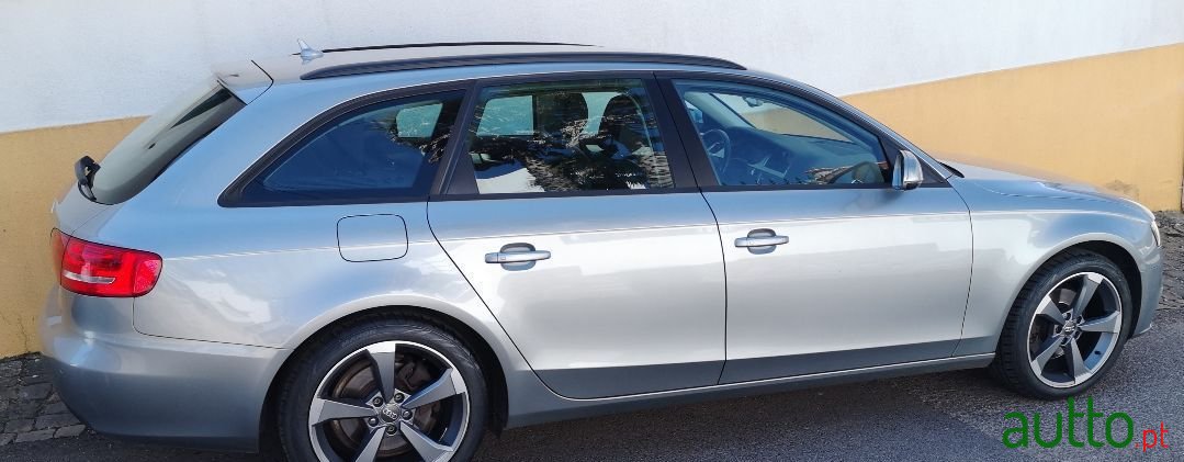 2011' Audi A4 Avant photo #4