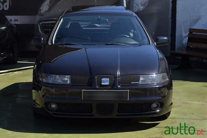 2002' SEAT Leon photo #2