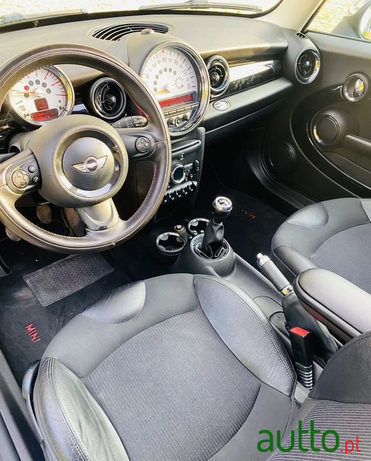 2011' MINI Cooper photo #5