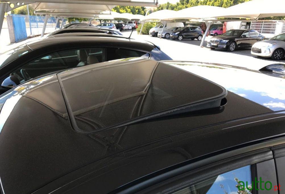 2012' BMW 318 photo #2