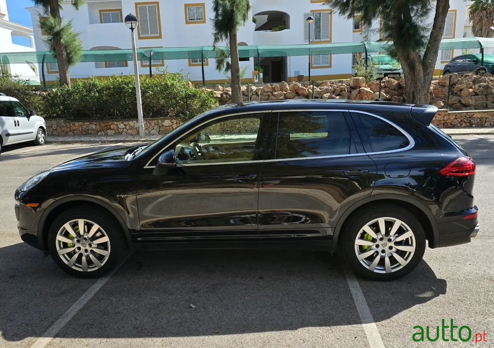 2016' Porsche Cayenne S E-Hybrid photo #1