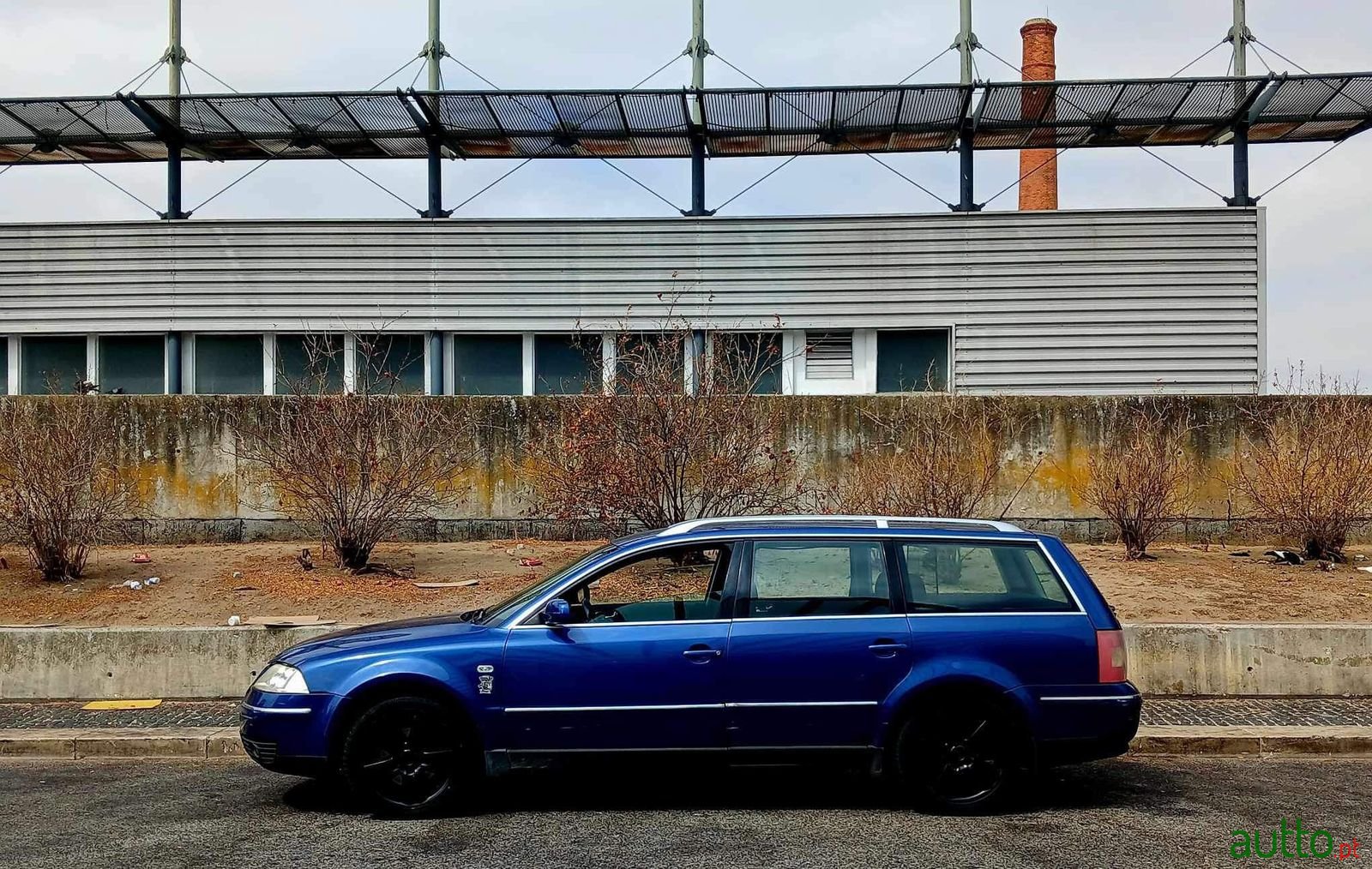 2001' Volkswagen Passat photo #1