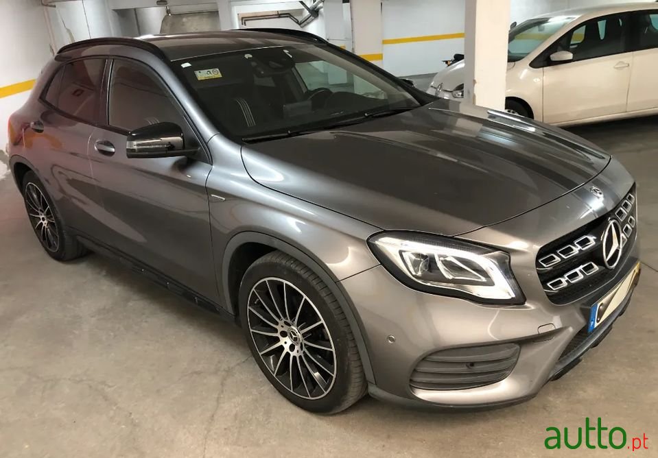 2018' Mercedes-Benz Gla-180 photo #2