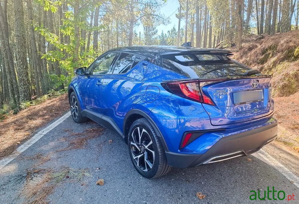 2020' Toyota C-HR photo #5
