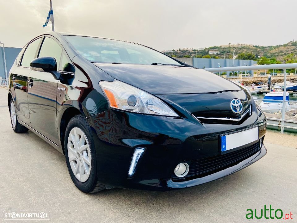 2012' Toyota Prius Plus photo #3