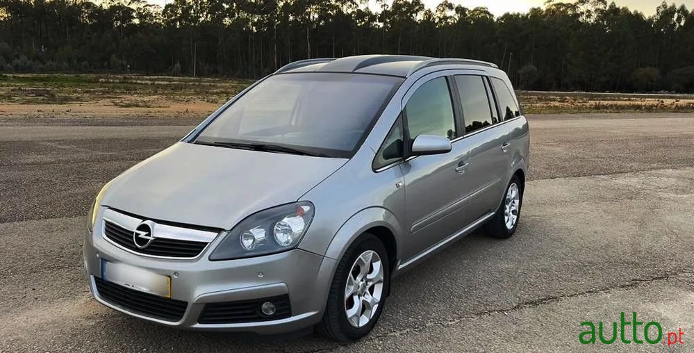 2006' Opel Zafira photo #1