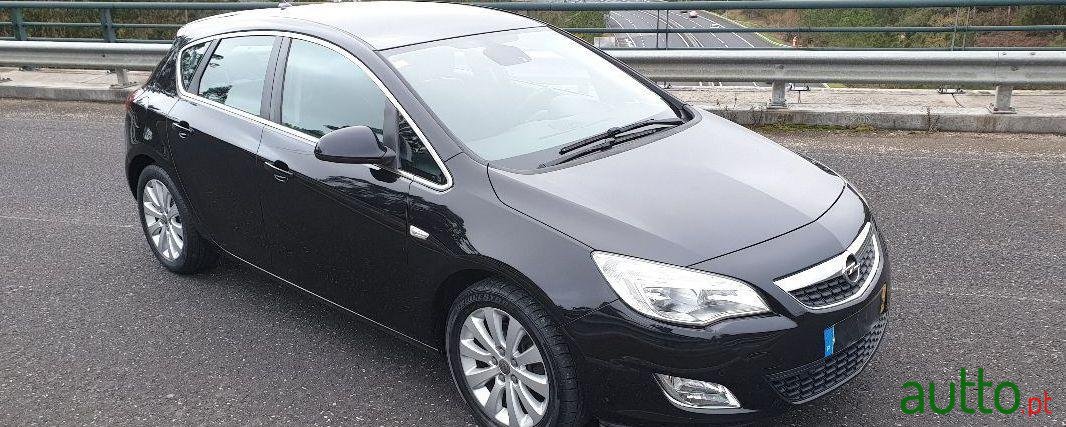 2011' Opel Astra 1.7 Cosmo photo #2