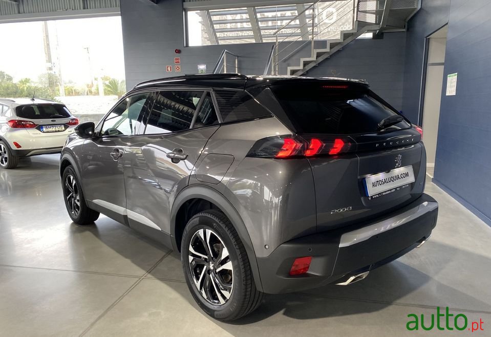 2021' Peugeot 2008 photo #3