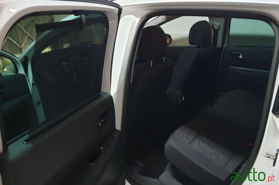 2013' Peugeot 3008 photo #1