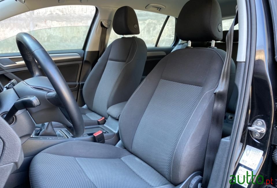 2018' Volkswagen Golf photo #4