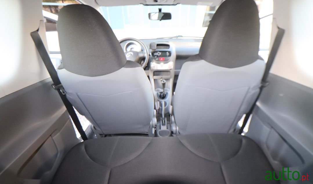 2010' Toyota Aygo photo #5