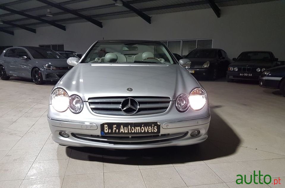 2004' Mercedes-Benz Clk-200 photo #3